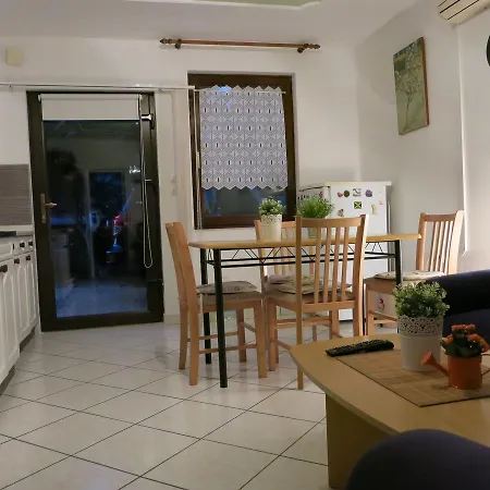 Spacious Holiday In Dalmatia With Beach Nearby Holiday home