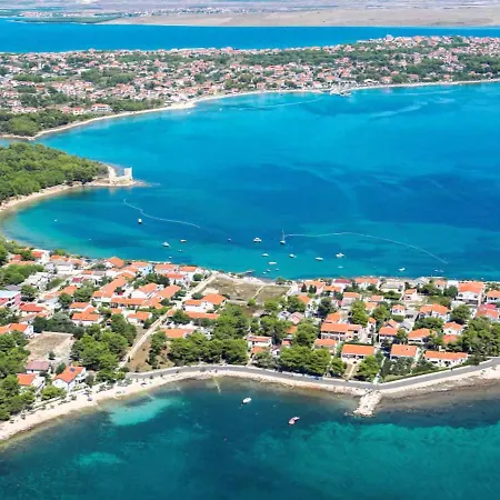 Spacious Holiday In Dalmatia With Beach Nearby *