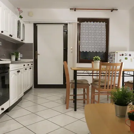 Spacious Holiday In Dalmatia With Beach Nearby *
