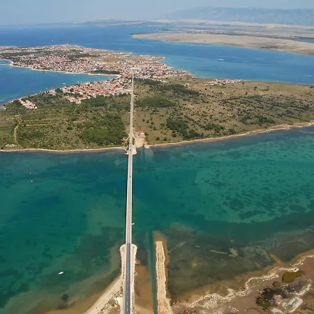 Spacious Holiday In Dalmatia With Beach Nearby * Vir